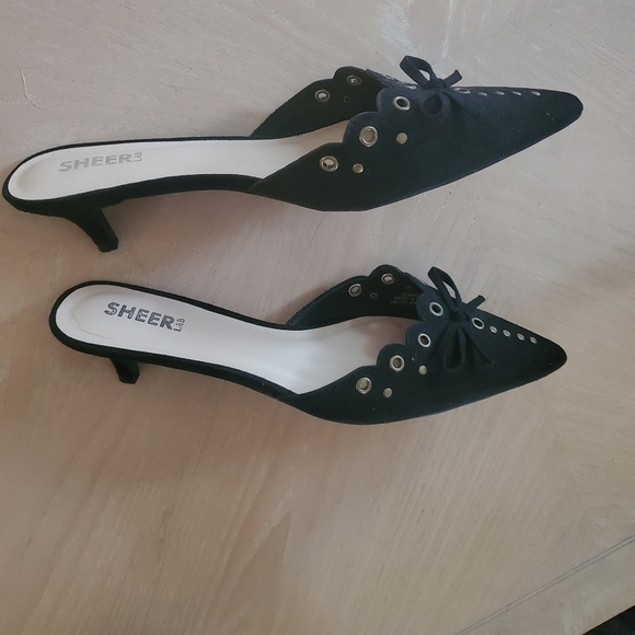 Black bow studded low healed mules pointed toe black suede. - Picture 7 of 7